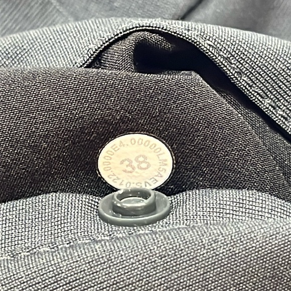 Lululemon GRAY Commission Pant 38 men SHORT INSEAM snap back pockets tapered leg - Picture 4 of 16